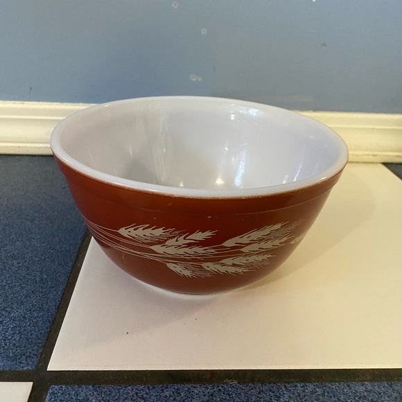 Pyrex Autumn Harvest mixing bowl - Picture 2 of 3